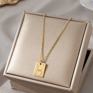 <span class=keywords><strong>Collana</strong></span> <span class=keywords><strong>con</strong></span> <span class=keywords><strong>ciondolo</strong></span> <span class=keywords><strong>con</strong></span> carta quadrata in acciaio inossidabile <span class=keywords><strong>con</strong></span> Clown mago stelle <span class=keywords><strong>luna</strong></span> <span class=keywords><strong>e</strong></span> <span class=keywords><strong>sole</strong></span> Design oro tono gioielli regalo per le donne - Product Image 4