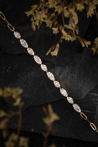 Pulsera de tenis mini para mujer con 10 diamantes cultivados en laboratorio de corte ovalado de 1.33 ct en oro blanco de lujo - Product Image 4