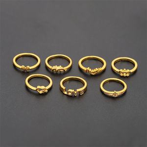 Anillos de Latón Chapados en Oro de 24K de Lujo, Novedad 2022, para Mujer, Suministro Directo de Fábrica, con Estilo Moderno y Letras de Amor - Product Image 1