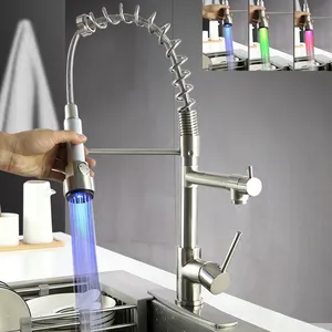 Ajustar la giratorio 360 de grifo de la cocina para sacar el multi-color luminoso de flujo de agua de grifo LED