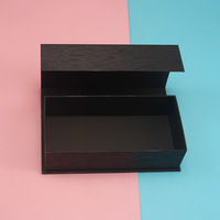 Boîte cadeau cosmétique noire finition brossée avec couvercle magnétique, plateau en papier fixe, estampage de logo personnalisé, commandes personnalisées acceptées