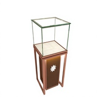 Comptoir de présentation de bijoux haut de gamme en métal doré pour magasin de bijoux sur mesure, design de mobilier de kiosque mural pour bijoux