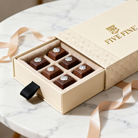 Boîte cadeau rigide en papier brun/beige faite à la main de luxe avec gaufrage et laminage mat pour l'emballage de chocolats, de bonbons et de sushis (personnalisable)