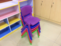Ensemble table et chaises modernes durables en forme de lune colorées à hauteur réglable pour enfants de maternelle