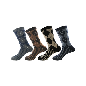 Calzini medi in lana pesante e morbida lavorata a maglia di lusso con motivo Argyle per la stagione invernale - Product Image 2