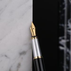 Ensemble de stylos plume en métal de luxe OEM de 24 ans de fabrication, logo personnalisé gravé, kits de cadeaux d'entreprise avec étui en cuir - Product Image 3