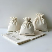 Petite pochette en mousseline de coton à cordon personnalisable, sac cadeau réutilisable écologique avec logo imprimé pour petits cadeaux
