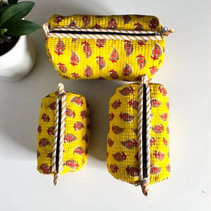 Ensemble de 3 trousses de maquillage en coton matelassé Vibe India, imprimées à la main avec motifs de blocs de bois, fermeture éclair, étanches, pochettes de voyage utilitaires, Rajasthan - Product Image 1