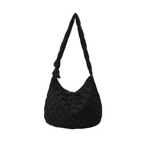 2025 nuevo bolso de mano informal para mujer, gran capacidad, diseño de bola de masa hervida plegable en la nube, forro Simple de PU de Color sólido, Moda Para axilas para mujer - Product Image 1