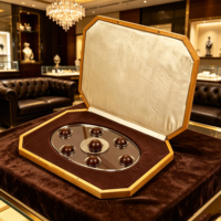 Boîte à chocolat en placage de bois de burl avec logo personnalisé, doublure en satin et velours, plateau intérieur en acrylique pour l'emballage de chocolats et dattes de Ramadan