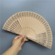 Éventail pliant en bois parfumé sculpté chinois personnalisé pour les mariages, les festivals, le Nouvel An, Noël, Halloween, la remise des diplômes - Product Image 3
