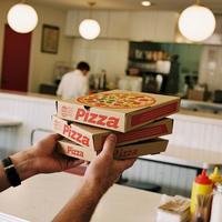 Carpeta de Papel Kraft para Pizza Personalizada, Rectangular, Ranurada, Reciclable, con Logotipo en Cuatro Colores, Grabado en Relieve, Ecológica, Biodegradable, de Grado Alimenticio