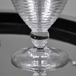 Copa de vino transparente con tallo acanalado, diseño clásico para comidas elegantes, vaso de vidrio transparente con rayas horizontales - Product Image 6