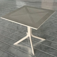Table de salle à manger extérieure carrée moderne en plastique léger, durable, imperméable et résistante aux UV, idéale pour les bistrots, cafés et hôtels – Offre Spéciale