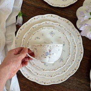 Juego de Vajilla de Cerámica Vintage Hecho a Mano Lelyi French Margarite Blue, Incluye Plato, Taza de Café, Plato para Postre y Platos para la Cena - Product Image 3