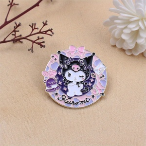 Huy hiệu bắt mắt với họa tiết kuromi, phù hợp với những người có ý thức thời trang Thành thẩm mỹ Gothic. - Product Image 2