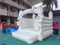 Château gonflable personnalisé avec des papillons et des fleurs, rose et blanc, trampoline intérieur pour enfants, aire de jeux pour tout-petits