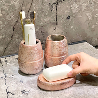 Ensemble d'accessoires de salle de bain en céramique électroplaquée de luxe, distributeur de savon, porte-brosse à dents, plateau, décoration moderne pour la maison, organisateur de vanité