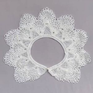 Col de chemisier pour femme en dentelle brodée détachable, style rétro vintage, blanc, en polyester ajouré, vente en gros - Product Image 2
