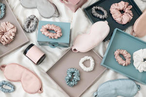 Plateau de service rectangulaire décoratif portable en laque artisanale écologique, motif paradis tropical avec fleurs exotiques vives, Vietnam - Product Image 6