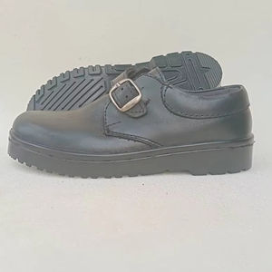 Zapatos Escolares Rada para Niños - Origen Uganda, Parte Superior de Cuero Genuino, Suela de PU Impermeable, Zapatos Escolares para Todas las Temporadas - Product Image 1
