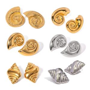 Pendientes de Concha Personalizables de Acero Inoxidable, Pendientes de Moda Chapados en Oro de 18K, Estilo Vacacional y Playero para Mujer - Product Image 1