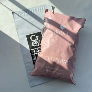 Sobres de Correo de Polietileno 100% Biodegradables con Logotipo Personalizado, Bolsas de Correo Rosas - Product Image 1