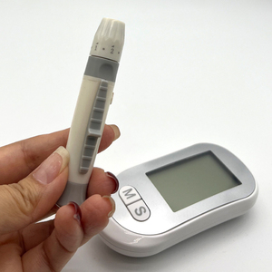 ओएम ओडम होम मेडिकल पोर्टेबल डिजिटल ब्लड ग्लूकोज मीटर किट के साथ सुविधाजनक मधुमेह ग्लुमेटर टेस्ट किट - Product Image 1