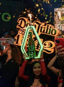 Botella LED de champán <span class=keywords><strong>Moet</strong></span> con mando a distancia recargable, soporte para presentador, glorificador, pantalla para Club nocturno - Product Image 4