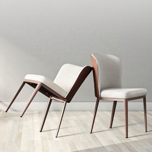 Chaises de <span class=keywords><strong>salle</strong></span> à <span class=keywords><strong>manger</strong></span> GEDO 2026 Beige Lily, style moderne, similicuir de <span class=keywords><strong>haute</strong></span> qualité avec pieds en métal, vente chaude - Product Image 1