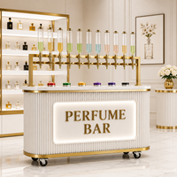 Meubles de magasin de parfums de luxe sur mesure, étagères d'exposition de parfums à LED et vitrines, solution clé en main pour l'aménagement de boutique