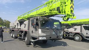 ZTC500A562 Grúa de camión de 50 toneladas Grúa hidráulica montada en camión con pluma de 46/61m - Product Image 2