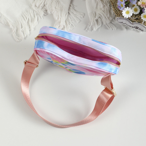 Riñonera de nailon rosa con forma de corazón elegante y personalizada para mujer, ideal para correr - Product Image 3