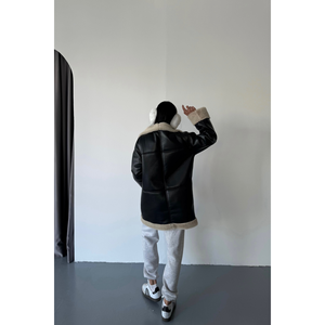 Chaqueta de Cuero Reversible con Mangas de Felpa y Detalle de Bolsillo sin Solapa en el Cuello - Abrigo de Invierno Softshell Negro y Blanco Talla XL - Product Image 1