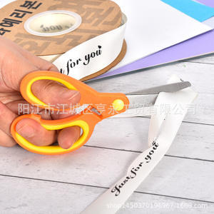 Tijeras para niños Yangjiang para mano izquierda, punta roma de 5,5 pulgadas, cabeza redonda de seguridad para uso doméstico, rosa y azul - Product Image 4