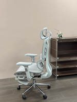 Chaise de bureau moderne, confortable et ergonomique, avec vérin à gaz, dossier en maille, repose-pieds inclinable, design de chaise de bureau convertible en lit