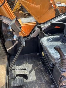 Excavatrice Hyundai 220LC de 22 tonnes, faible nombre d'heures de fonctionnement, occasion, composants coréens d'origine : moteur, pompe à engrenages, roulement HYDAC - Product Image 4