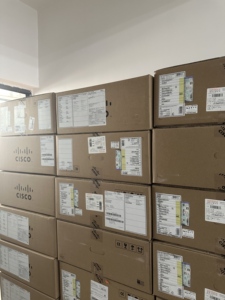 Nouveaux commutateurs Cisco Catalyst 9200L Series C9200L 24 ports PoE+ 4x10G Uplink, Network Essentials C9200l-24p-4x-e - Product Image 4