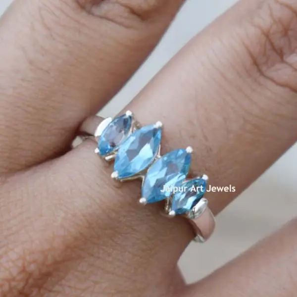 Anello svizzero fatto a mano del produttore dell'argento sterlina 925 dei gioielli sfaccettati regalo della damigella d'onore della pietra preziosa del topazio blu
