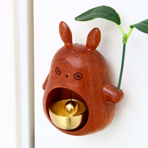Cloche à vent Totoro, sonnette de porte en bois, 11x8.5x5cm, décoration de style japonais pour l'entrée de la maison ou du magasin - Product Image 2