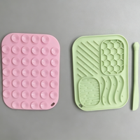 Tapis de léchage pour animaux de compagnie en silicone de qualité alimentaire écologique avec brosse de nettoyage et grattoir, mangeoire lente pour chat et chien, cadeau d'anniversaire ou de fête