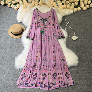 Robes personnalisées pour femmes, robe longue élégante <span class=keywords><strong>bohème</strong></span>, art rétro, <span class=keywords><strong>style</strong></span> ethnique, robe à fleurs brodée, col rond, laçage, robe ample - Product Image 3