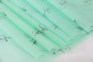 Bao bì giấy tùy chỉnh với logo vàng 17gsm cho quần áo - Product Image 4