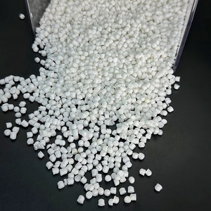 Granulés de <span class=keywords><strong>PVC</strong></span> blancs à faible densité, résistants aux intempéries, recyclés, de qualité usine (30 ans d'expérience), matière première masterbatch <span class=keywords><strong>PVC</strong></span> pour le moulage par injection de chaussures - Product Image 6