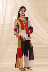 ชุดเซ็ตเสื้อคอวีพิมพ์ลายบล็อกสีสันสดใสสำหรับผู้หญิง ดีไซน์หรูหรา พร้อมกางเกงขายาวทรงกว้าง แฟชั่นทันสมัย - Product Image 5