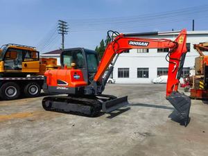 Excavadora de cadenas Doosan DX55-9C usada, excavadora hidráulica de 5.5 toneladas con motor potente para construcción y movimiento de tierras, en stock. - Product Image 4