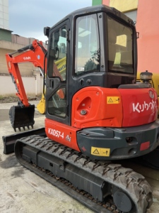 Excavatrice compacte d'occasion Kubota KX057-4 5,5T, mini-pelleuse pour travaux agricoles et municipaux en lieux étroits - Product Image 1