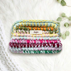 Borsa per il Trucco in Filato di T-Shirt Riciclato Eco-Friendly, Organizer Cosmetico di Lusso Fatto a Mano con Logo Personalizzato per Marchi - Product Image 1