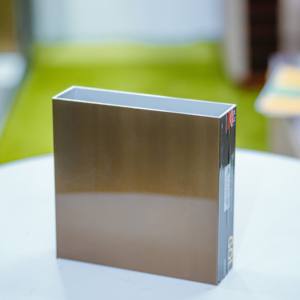 Service de découpe de profilés en aluminium Shalumi série 6000 brun clair pour portes et fenêtres à cadre en alliage, fabricant vietnamien - Product Image 3