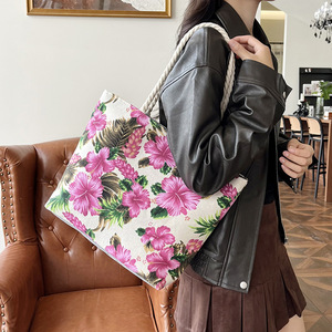 Bolso Tote de Lona Casual para Mujer, Estampado Floral Tropical, Verano 2025, con Correa de Cadena, Cierre de Cremallera, Diseño de Lujo, Dos Asas - Product Image 6